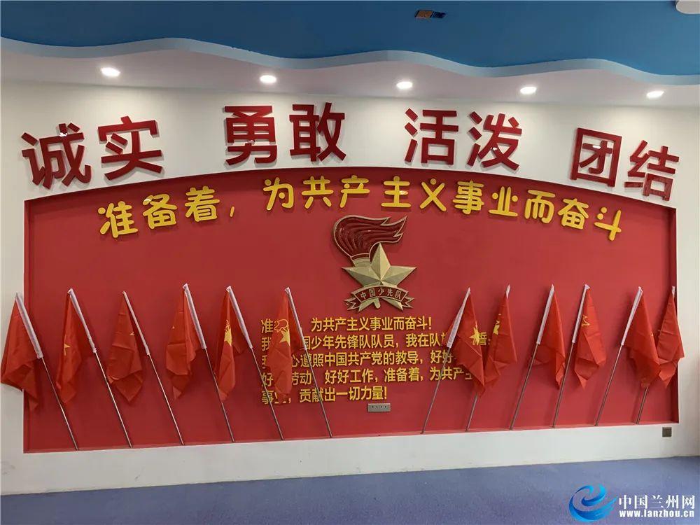湖北一摊贩恶意竞争遭学生集体抵制，这家摊贩究竟做了什么事情？游戏画面