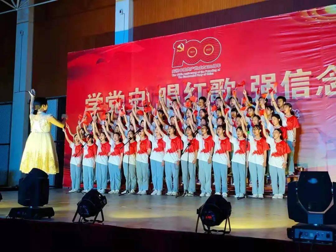 张晨光被称为“父亲专业户”，他自出道以来饰演了哪些父亲角色？游戏画面