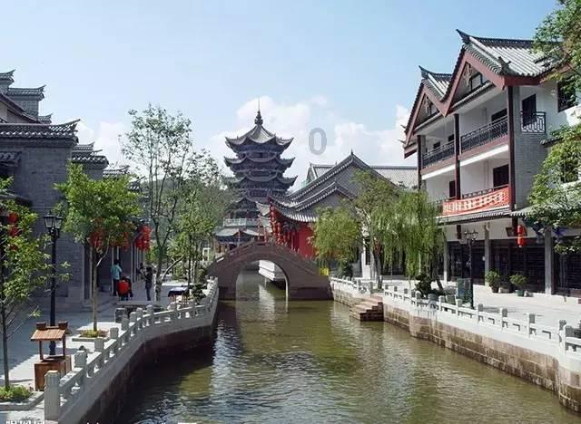 重庆市中小学书记校长谈新时代教育变革丨重庆市巴南区鱼洞第二小学校党委书记刘玉霞：坚持“有我”教育 力促人人精彩